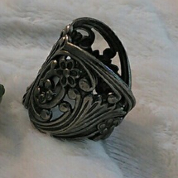 Silver ring - Picture 2 of 3