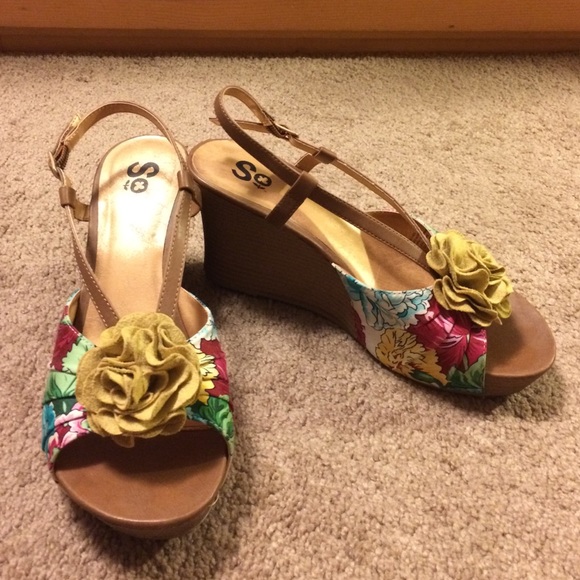 Floral Wedges - Picture 1 of 3