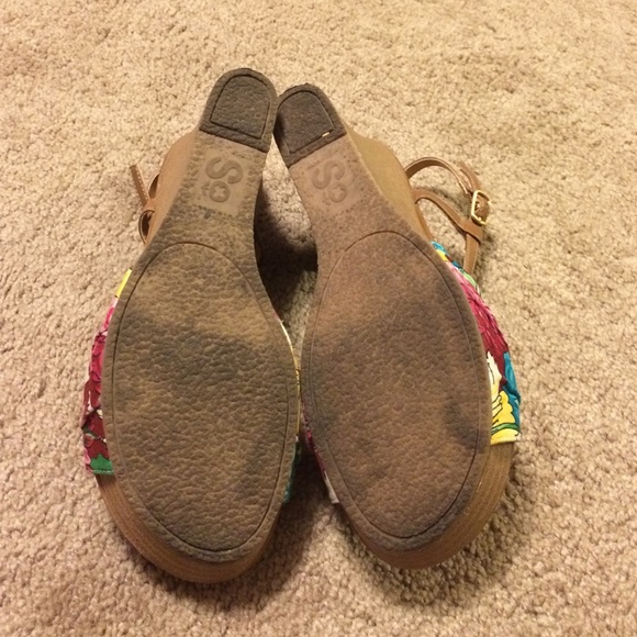 Floral Wedges - Picture 2 of 3