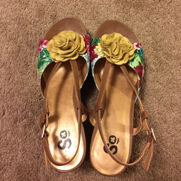 Floral Wedges - Picture 3 of 3