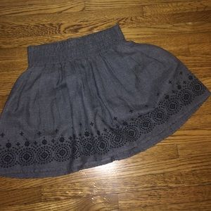 gray/black patterned skirt