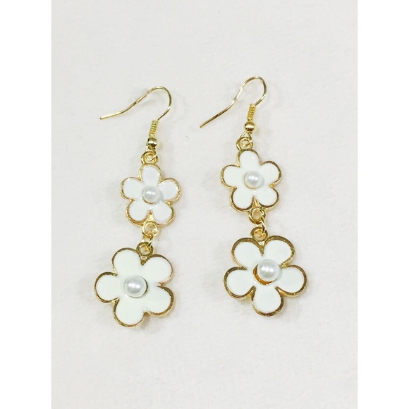 🆕 Floral Pearl Earrings