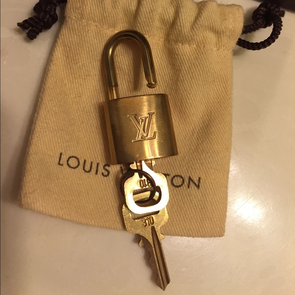 Louis Vuitton Lock 🔑
