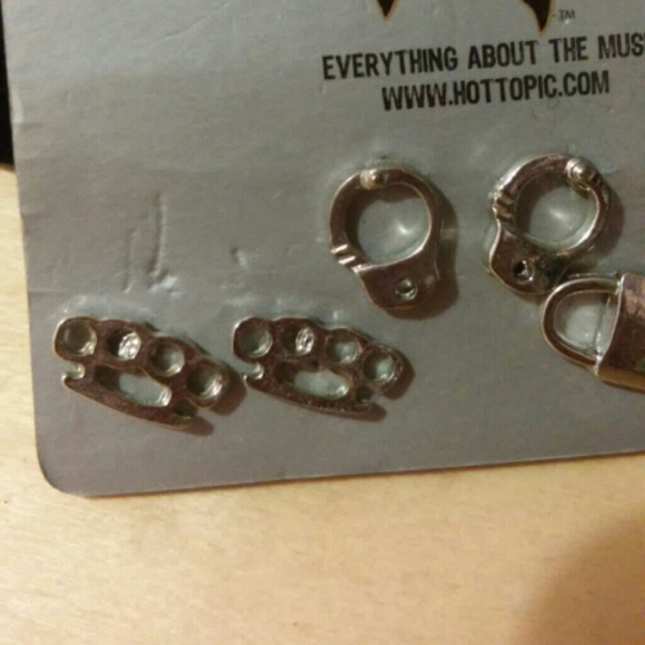 Hot topic earrings - Picture 3 of 3