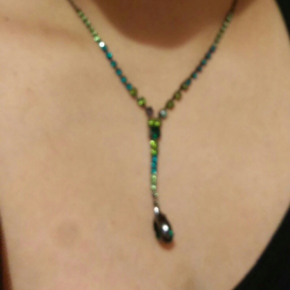 Cute and elegant faux diamond necklace. - Picture 2 of 3