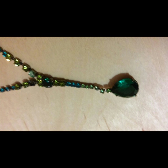 Cute and elegant faux diamond necklace. - Picture 3 of 3