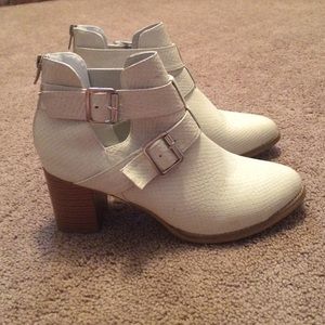 Vintage 93 Jacqueline boot, 8.5, Cream