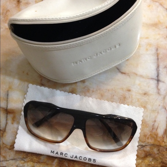 βπ²OLDββ¨πβ€οΈ MARC JACOBS SUNGLASSES π - Picture 1 of 4