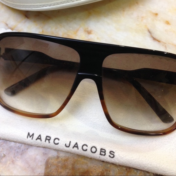 βπ²OLDββ¨πβ€οΈ MARC JACOBS SUNGLASSES π - Picture 3 of 4