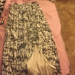 Printed maxi cut skirt