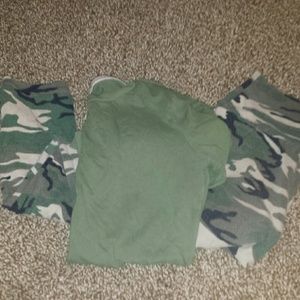 American Eagle long sleeve and camouflage leggings