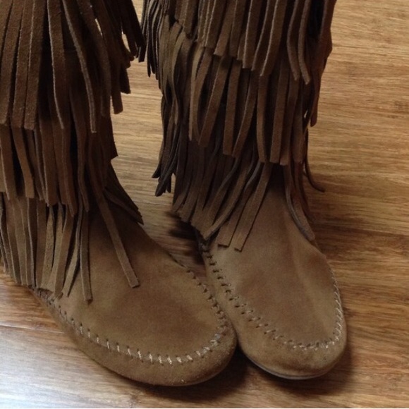 Minnetonka 3 Layer Fringe Boots - Picture 2 of 3