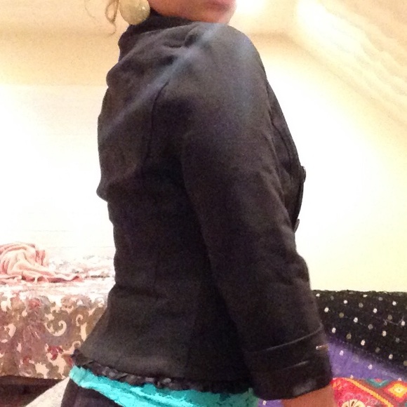 Blazer - Picture 2 of 2