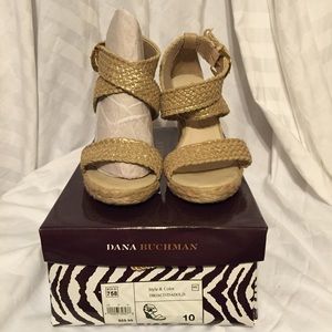 Dana Buchman Tan/Gold Wedge Sandals