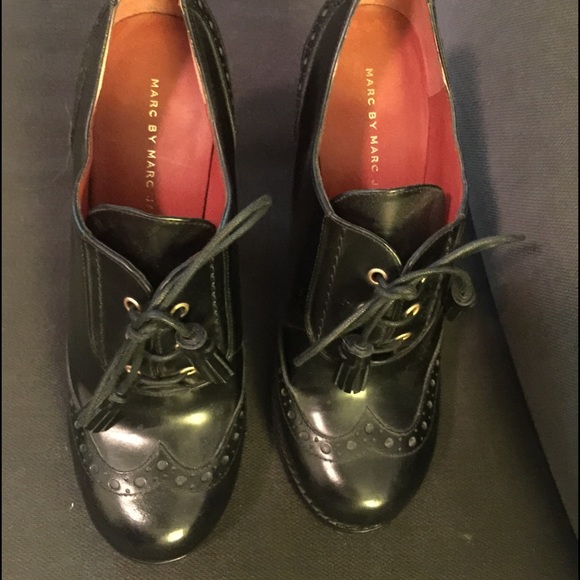 Marc by Marc Jacobs high heeled Oxford shoes. - Picture 2 of 3