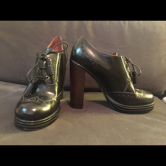 Marc by Marc Jacobs high heeled Oxford shoes. - Picture 3 of 3