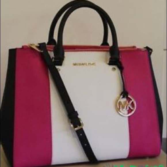 Michael Kors Handbags - Michael Kors large sutton