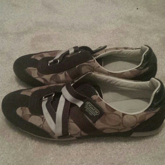 EUC coach Juli shoes size 9