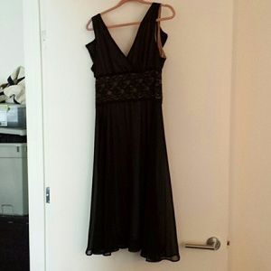 LBD. Size 12, lace details.