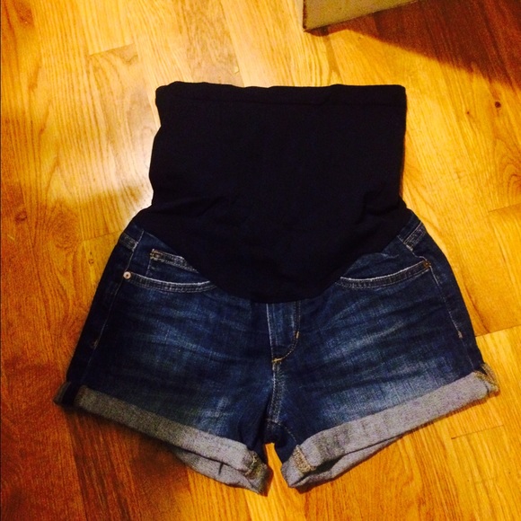 Maternity shorts