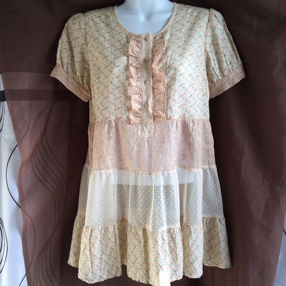 American Rag Tops - 🌸 EUC American Rag Laced Sheer Elegant Top Med.