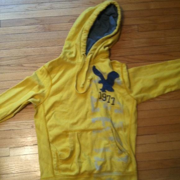 Yellow American eagle sweatshirt