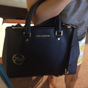 Michael Kors Medium Sutton