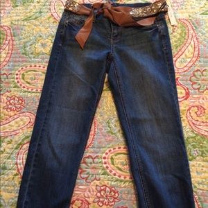 NWT White House Black Market size 2 capris w/belt