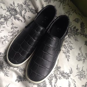 BLACK LEATHER SLIP ONS