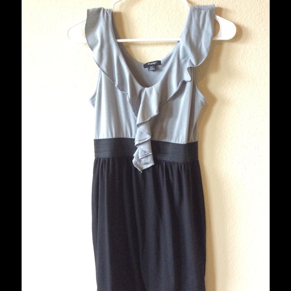 💕Cute fitted Dress 💕 - Picture 1 of 3