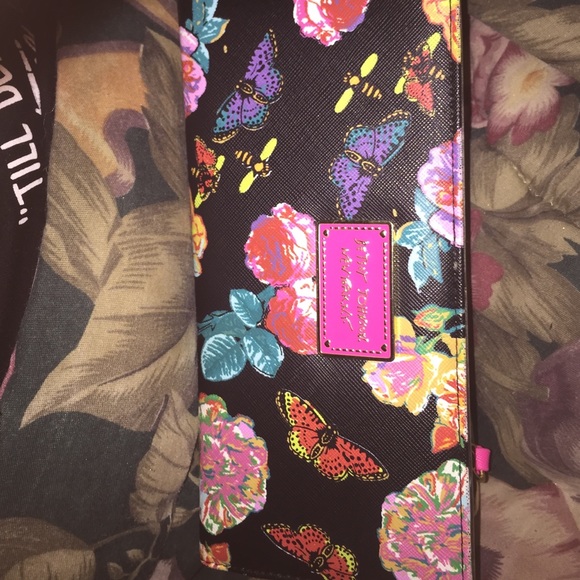 Betsey Johnson Wallet • No tag