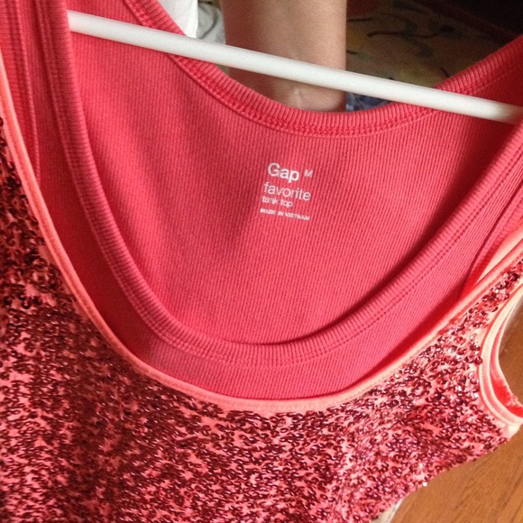 Gorgeous coral sequin tank top - Picture 3 of 3