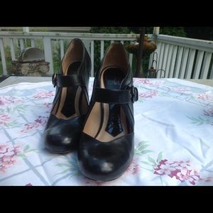 Joan & david black pumps