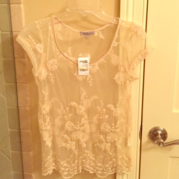 New w/ tag. Embroidered floral top - Picture 1 of 3