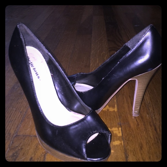 Black heals size 7 worn once