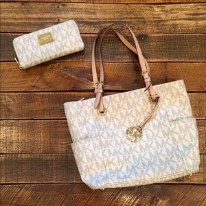 Michael Kors purse and wallet combo!!! 💗