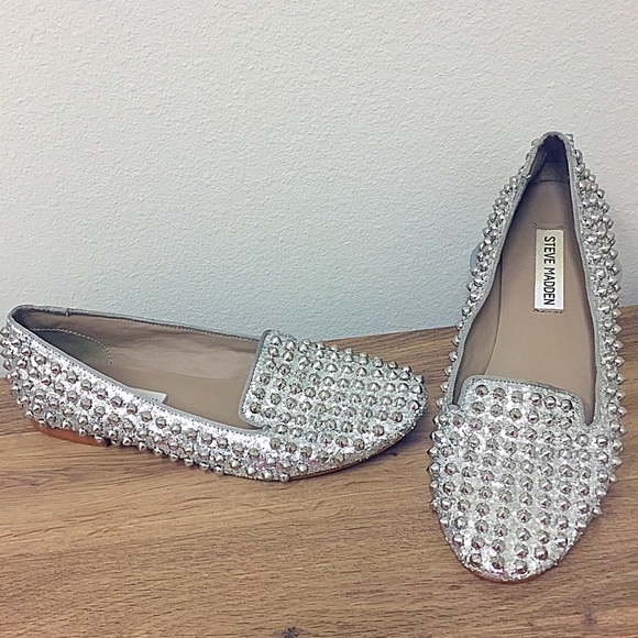 STEVE MADDEN | Silver Studded Flats