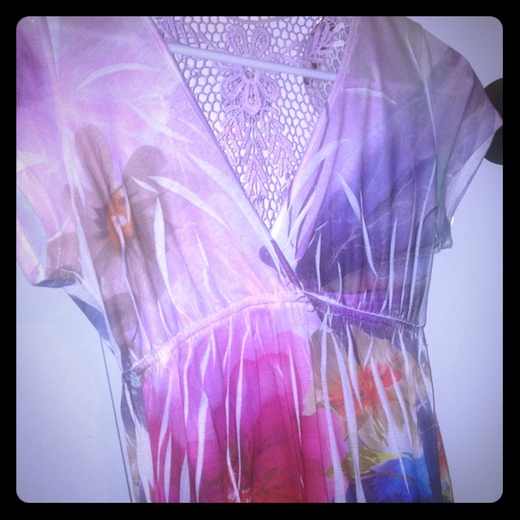 Rue 21 crochet back floral top