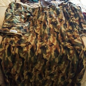 Camouflage Snuggie :) NWOT