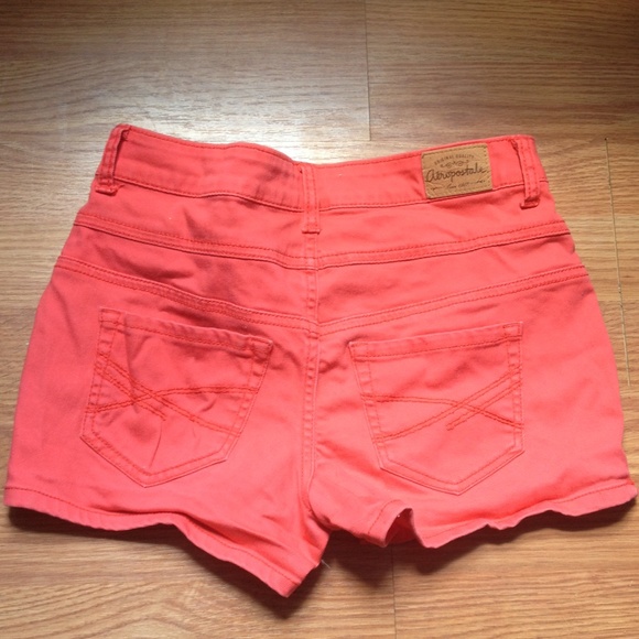Peachy red high-waisted shorts - Picture 2 of 3