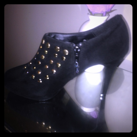 Black heels studded