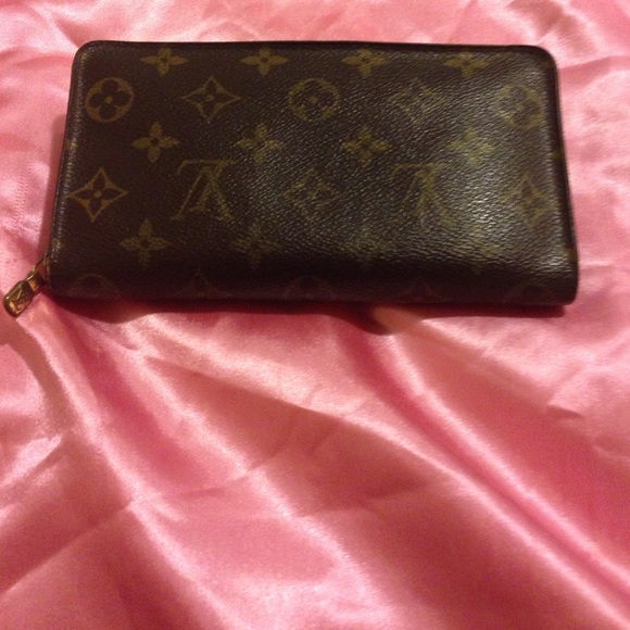Louis Vuitton Handbags - Louis Vuitton  wallet vintage
