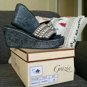Shiny & Comfy! Slip on wedge. No trades.