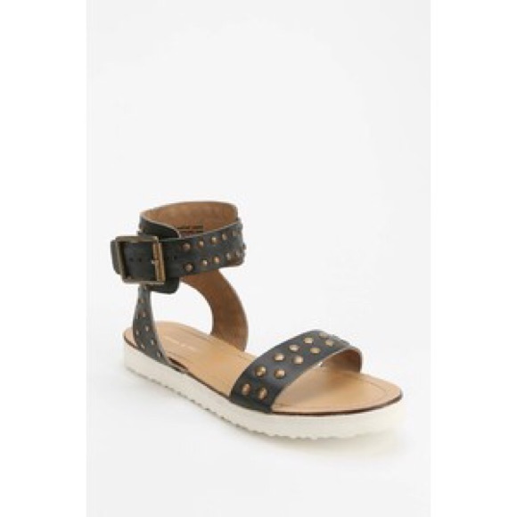 Deena and ozzy urban outfitters platform sandals!