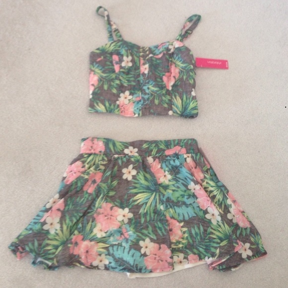 Tropical Two-piece shirt and skort combo