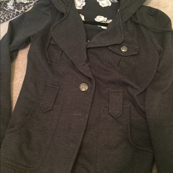 Grey jacket - Picture 1 of 3
