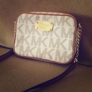 Michael Kors Signature Jet Set Cross-body