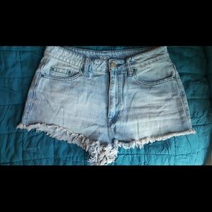UO BDG Super High Rise Cheeky 30w Light Washed