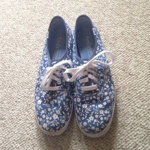 Blue and white flower printed Keds