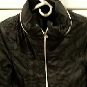 Lululemon windbreaker  no "sign of wear"